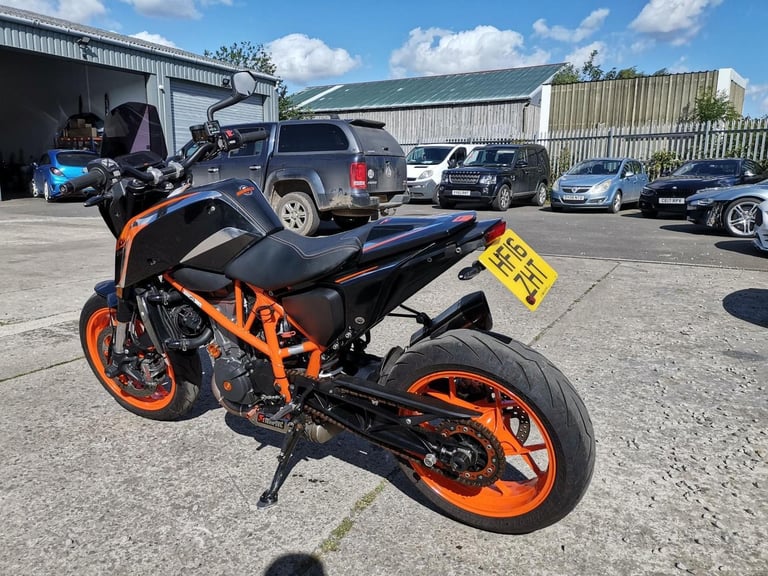 2016 16 KTM DUKE 690 R 16 MY AKRAPOVIC EXHAUST LC4 NAKED ROADSTER 690R SPEC