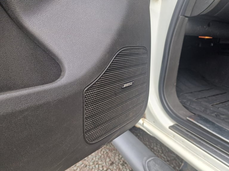 2012 Nissan Navara Double Cab Pick Up Outlaw 3.0dCi V6 231 4WD Auto PICK UP Diesel Automatic