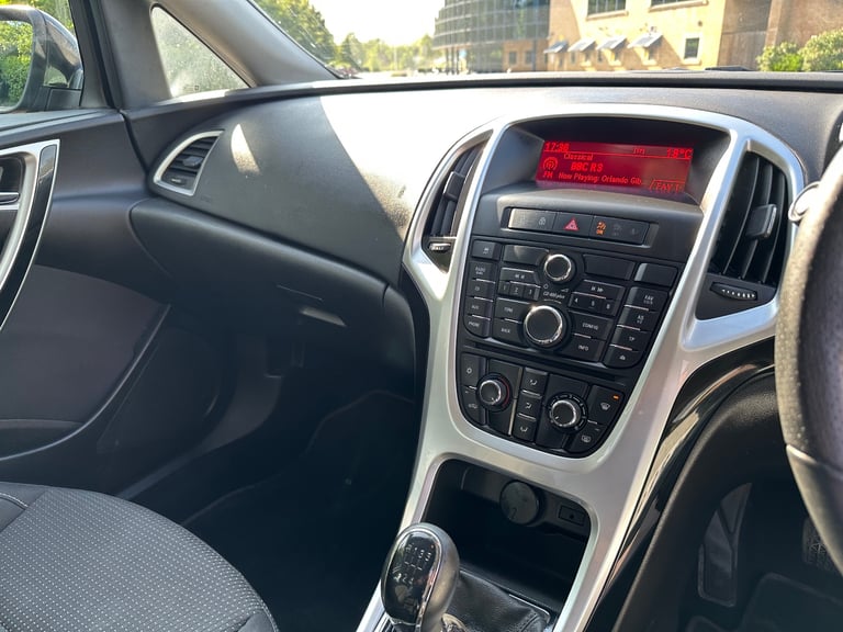 Vauxhall, ASTRA, Hatchback, 2014, Manual, 1398 (cc), 5 doors