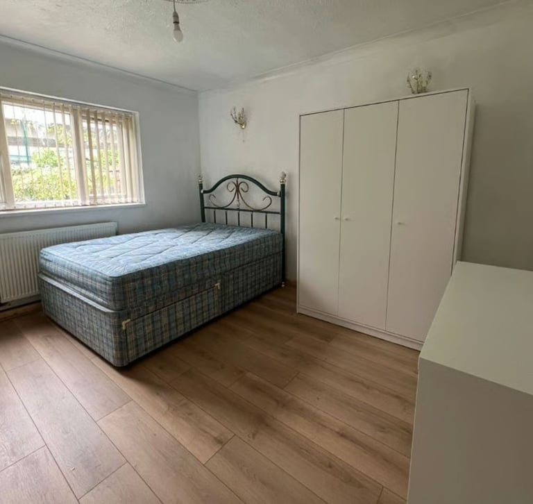 1 room share 