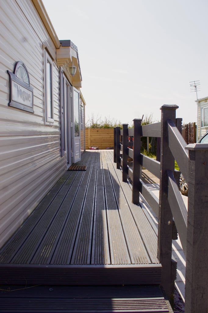 STATIC CARAVAN / HOME 