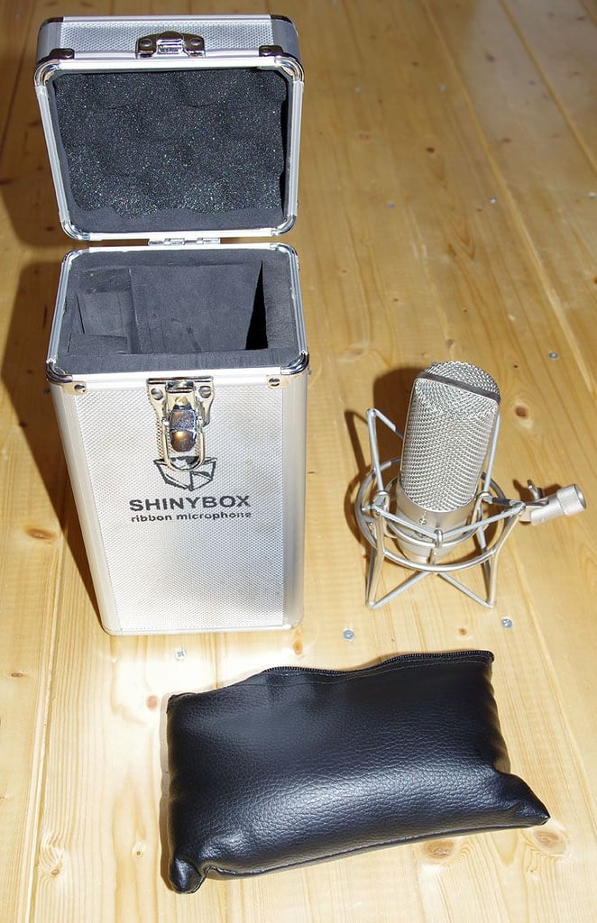 Shiny Box 46MXL microphone, like new. rare, superb-sounding ribbon mic