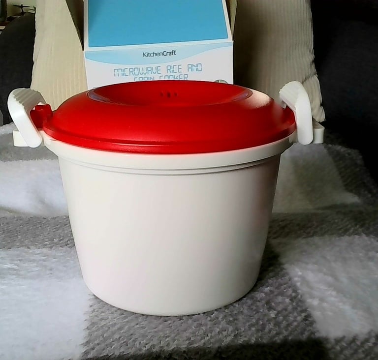 image for MUST GO OR GOES IN BIN - MICROWAVE RICE AND GRAIN COOKER NEW BOXED