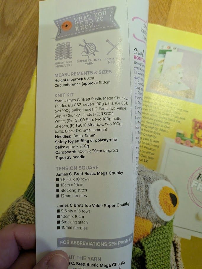 Gaint Owl Cushion Knitting Pattern. 