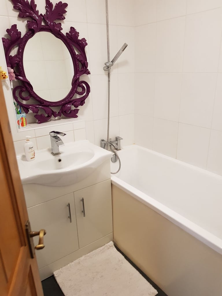 Cosy two bedroom house in Catford with off street parking. Big lounge with sliding doors to garden.