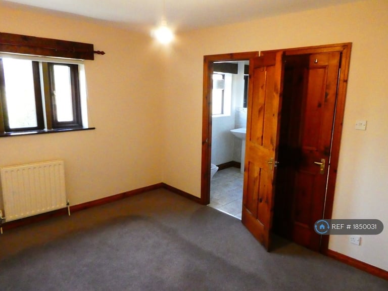 3 bedroom house in Fulstone Road, Huddersfield, HD4 (3 bed) (#1850031)