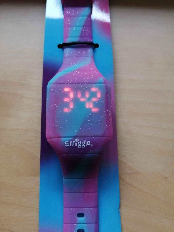 Smiggle digital online watch