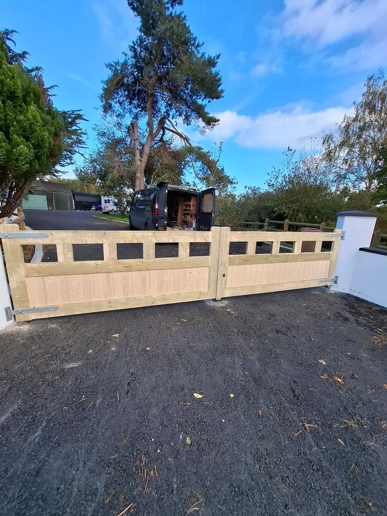 Driveway and entrance gates