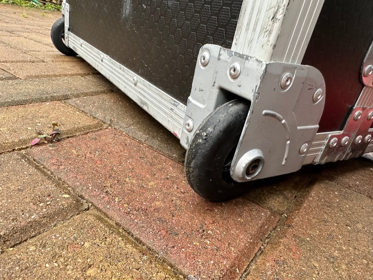 flight case for equipment transport