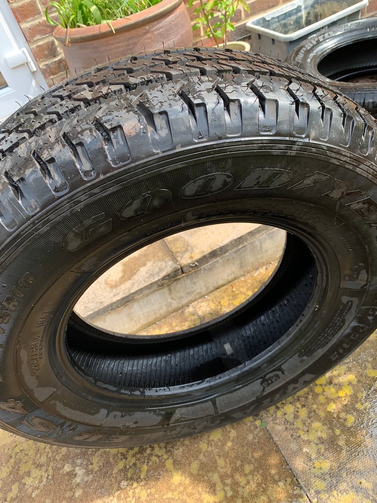 1x 225/75R16  104T GOODYEAR WRANGLER