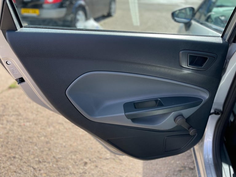 FORD FIESTA 1.4 Zetec 5dr 2011
