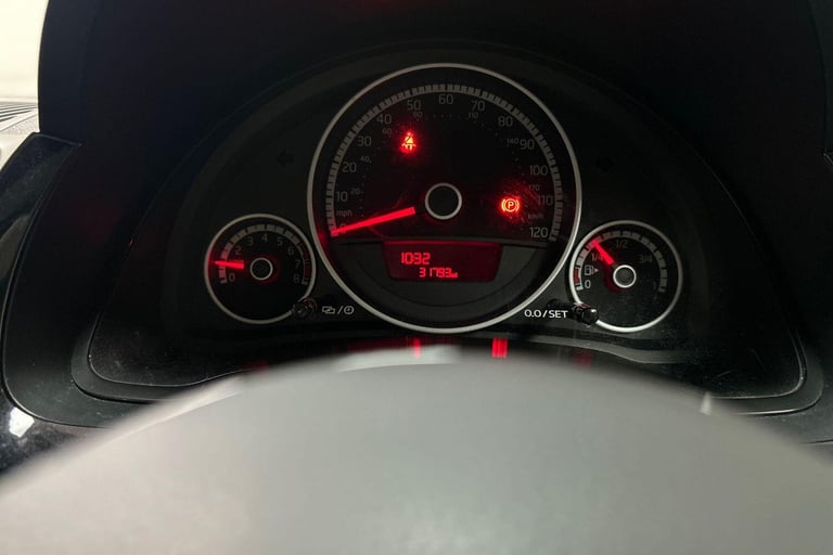 2015 Volkswagen up! 1.0 High up! Euro 5 5dr HATCHBACK Petrol Manual