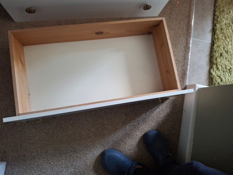 Drawers x4