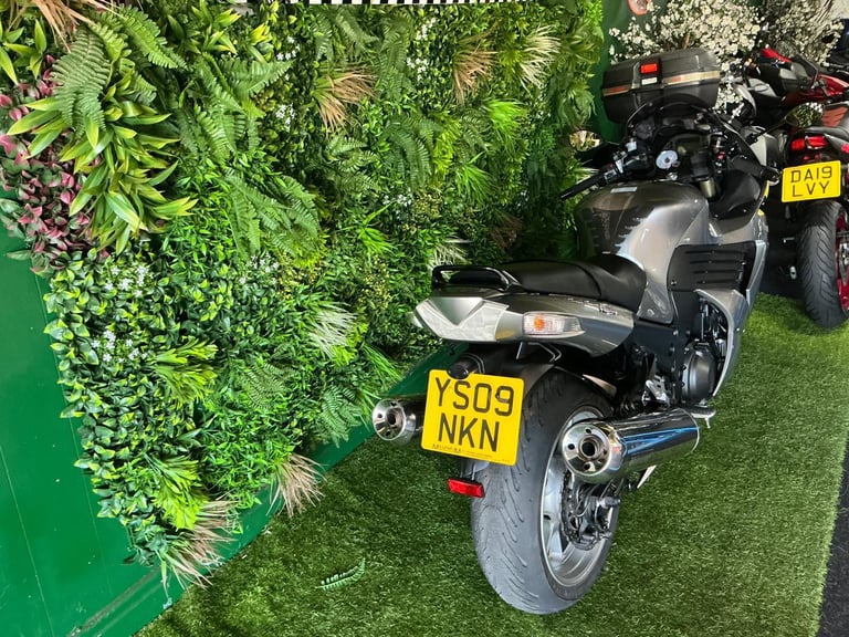 Kawasaki Zzr1400 free delivery 