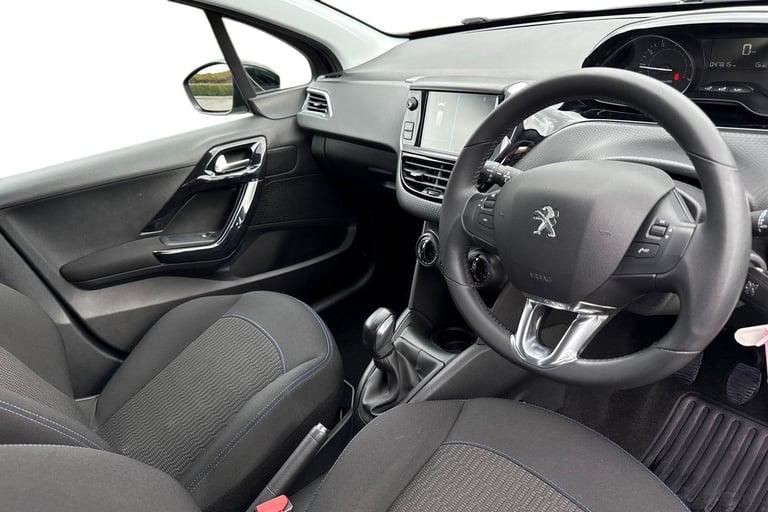 2019 Peugeot 208 1.2 PureTech Signature Euro 6 (s/s) 5dr Hatchback PETROL Manual