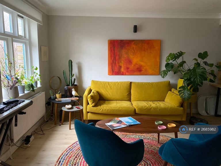 1 bedroom flat in Bishops Court, London, N16 (1 bed) (#2685982)