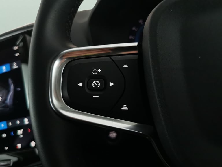 2022 Volvo XC40 2.0 B3P Plus Dark 5dr Auto ESTATE PETROL Automatic