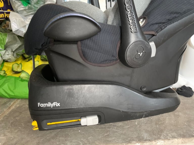 image for New born iso fix - maxi cosi