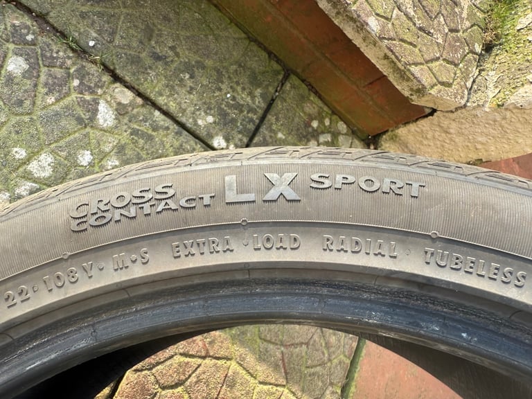 275 40 22 Continental 