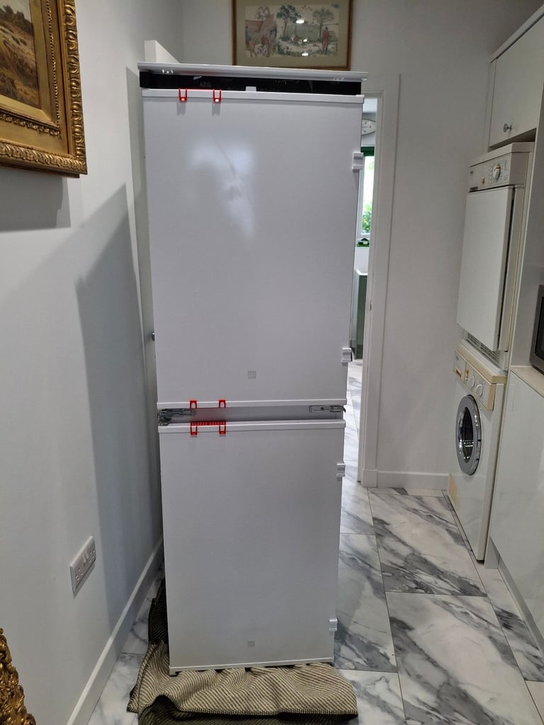 New AEG Integrated Fridge Freezer OSC6T185ES
