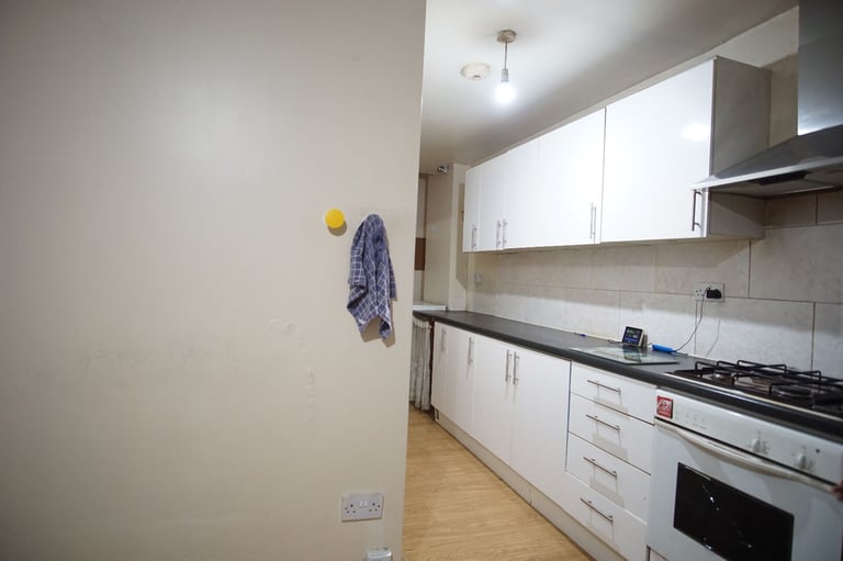 Impressive 5-bedroom semi-detached house available to rent in Harrow, HA1