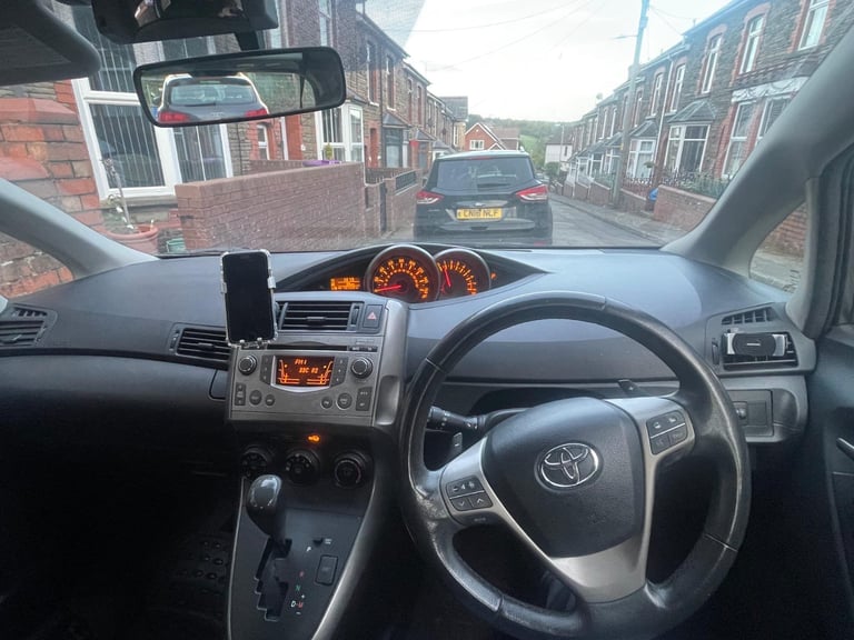 Toyota verso automatic 1.8 petrol 7 seaters ulezfree