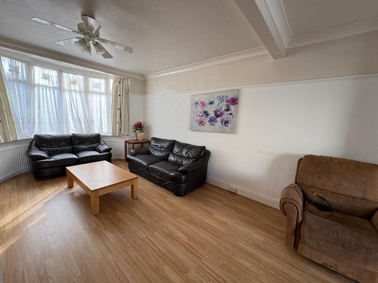 4 bedroom house in Spacious 4-5 Bedroom House For Rent, IG11