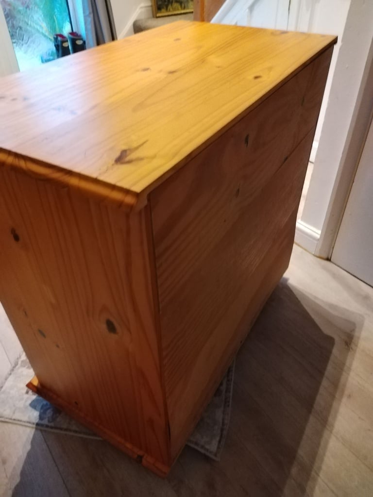 Pine Chest of drawers 