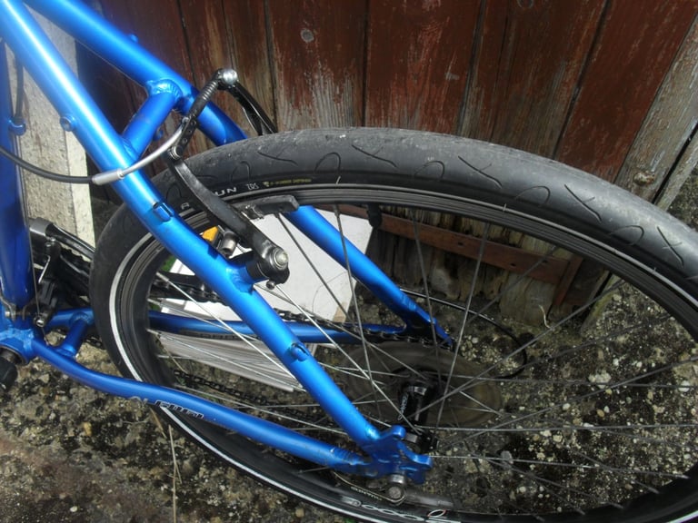 CLAUD BUTLER ADULT HYBRID BIKE.