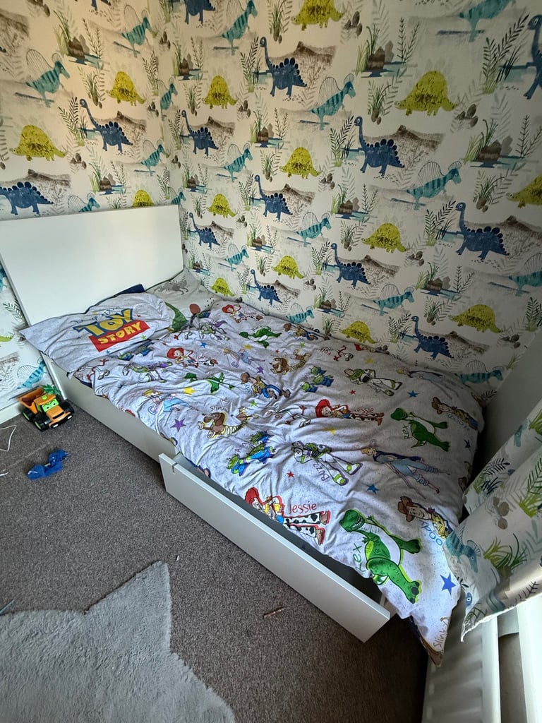 Excellent condition 8 month old IKEA Malm single bed with drawers slats and foam mattress