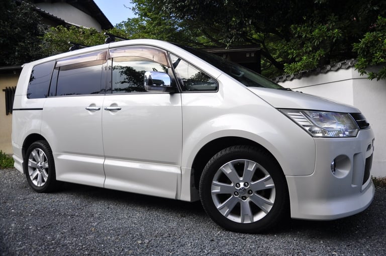 2010 Mitsubishi Delica D5 4WD ROADEST MPV Petrol Automatic