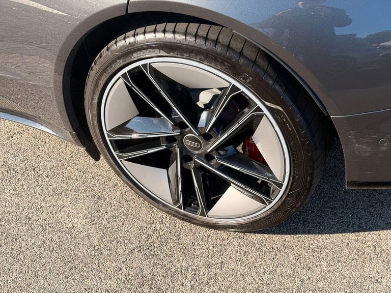 2023 Audi RS e-tron GT 93.4kWh Carbon Vorsprung Saloon 4dr Electric Auto quattro (598 ps) COUPE E...
