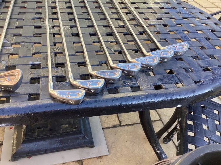 Full set of clubs (right handed) plus trolley £90 see photos