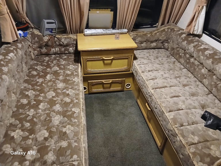 For sale 2/3 berth caravan