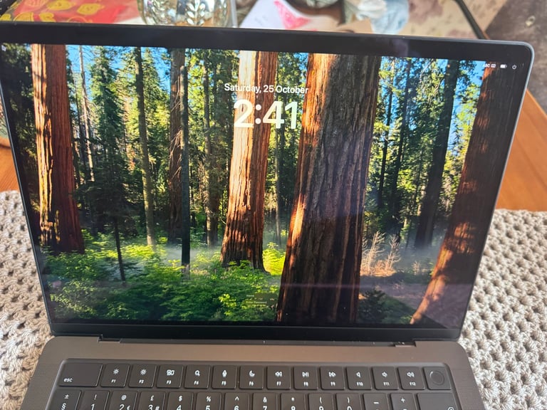 Apple MacBook Pro M3 Pro 12C, 18C GPU, 14.2", 1TB SSD, 18GB Space Black MRX43B/A boxed