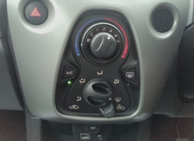 Peugeot, 108, Hatchback, 2016, Manual, 998 (cc), 3 doors