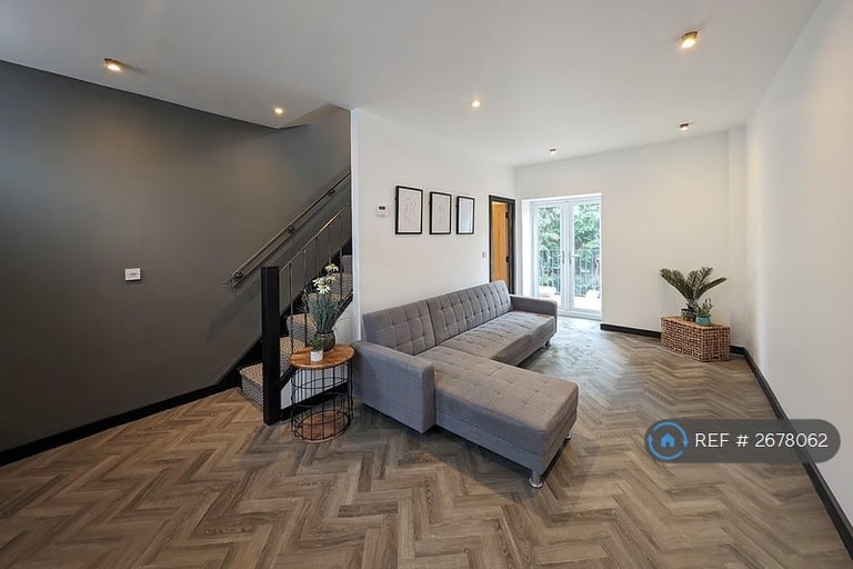 2 bedroom house in Low Lane, Birstall, Batley, WF17 (2 bed) (#2678062)