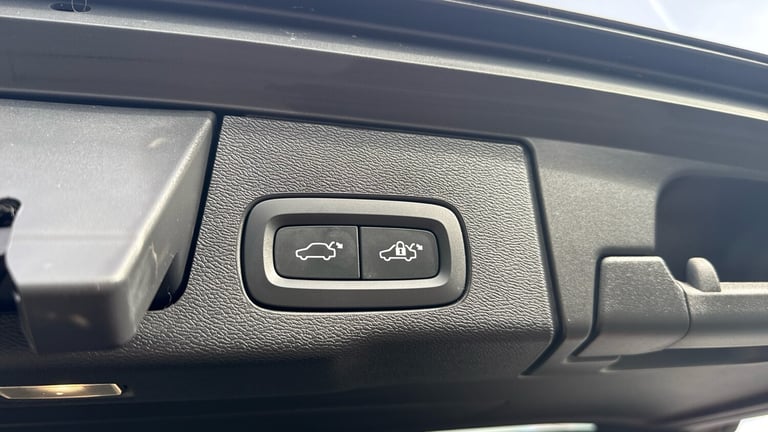 2022 Volvo XC60 2.0 B5P Ultimate Dark 5dr AWD Geartronic Petrol Estate Estate Petrol Automatic