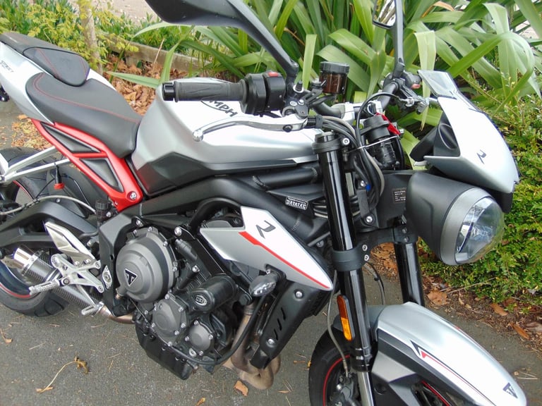 Triumph Street Triple R 765 2018 super low miles streetfighter Brembo ABS brakes