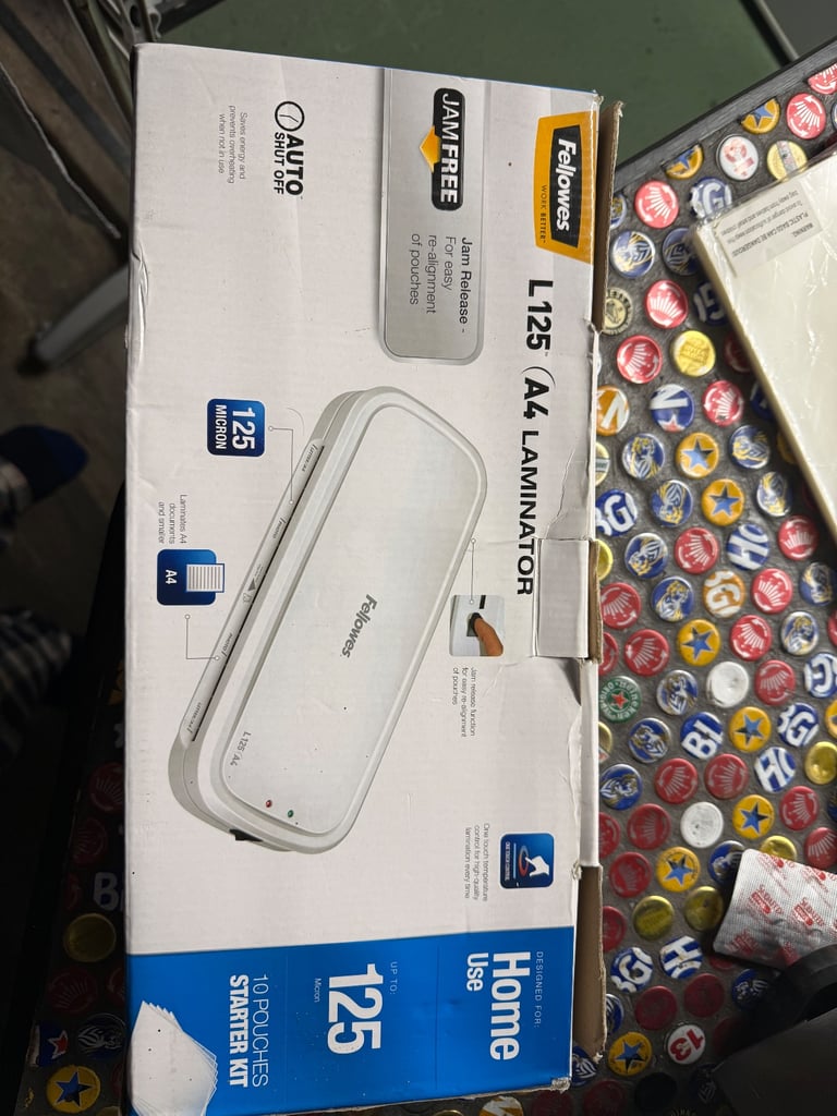 Fellowes A4 laminator and laminating pouches