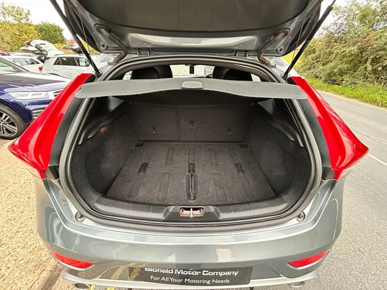 2018 Volvo V40 2.0 D3 R-Design Nav Plus Hatchback 5dr Diesel Manual Euro 6 (s/s) (150 ps) Hatchba...