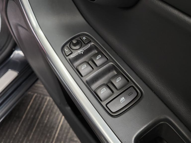 2017 Volvo S60 2.0 D3 R-Design Lux Nav Saloon 4dr Diesel Auto Euro 6 (s/s) (150 ps) Saloon Diesel...