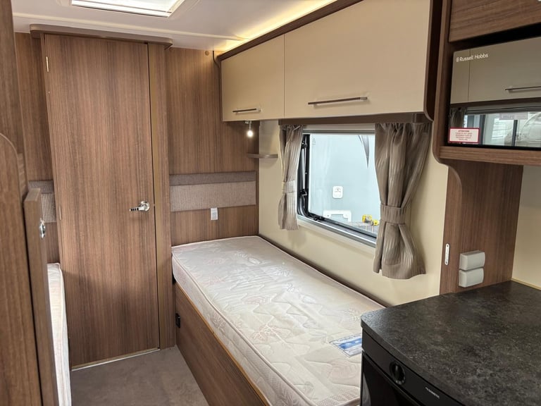 2019 Bailey Phoenix Vogue 642 SE Fixed Beds, End Washroom, 12 Months Warranty