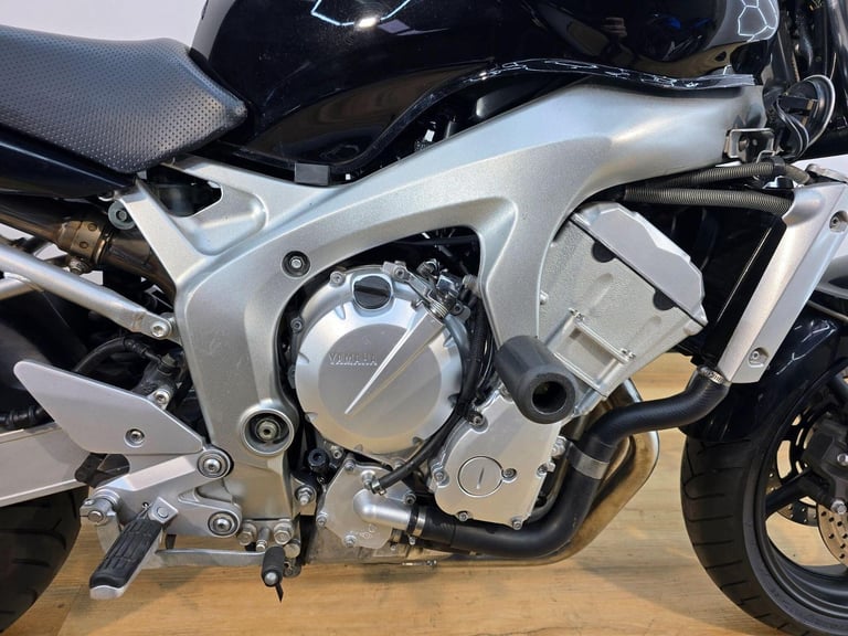 Yamaha FZ6 Fazer 600 Black 2004 - Crash Bobbins, Underseat Exhausts, 