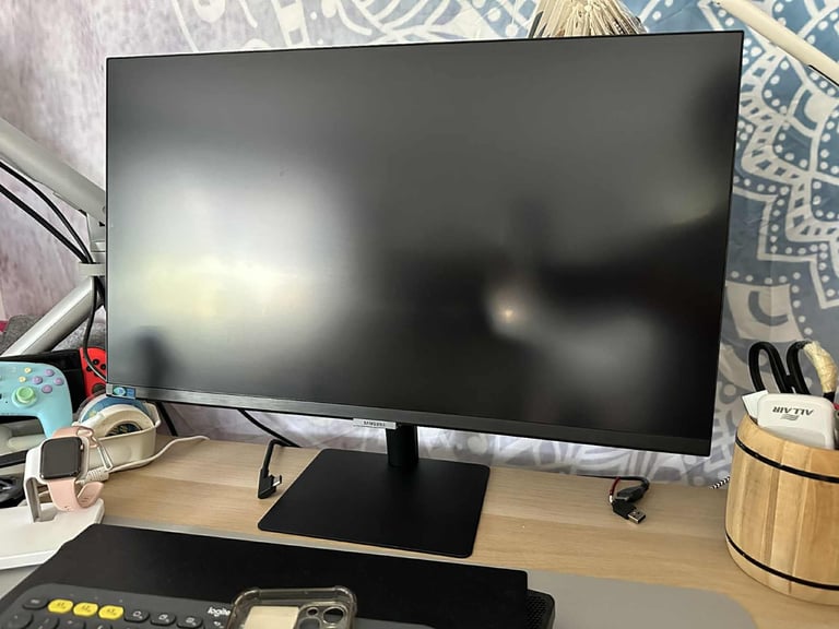 Samsung 27' Viewfinity 4K HDR10 Monitor + box