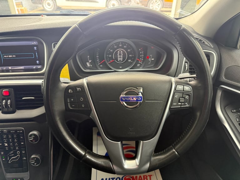 Volvo V40 1.6 T3 SE Blue Hatchback 61MPG Sat Nav WARRANTY 12 MONTHS MOT