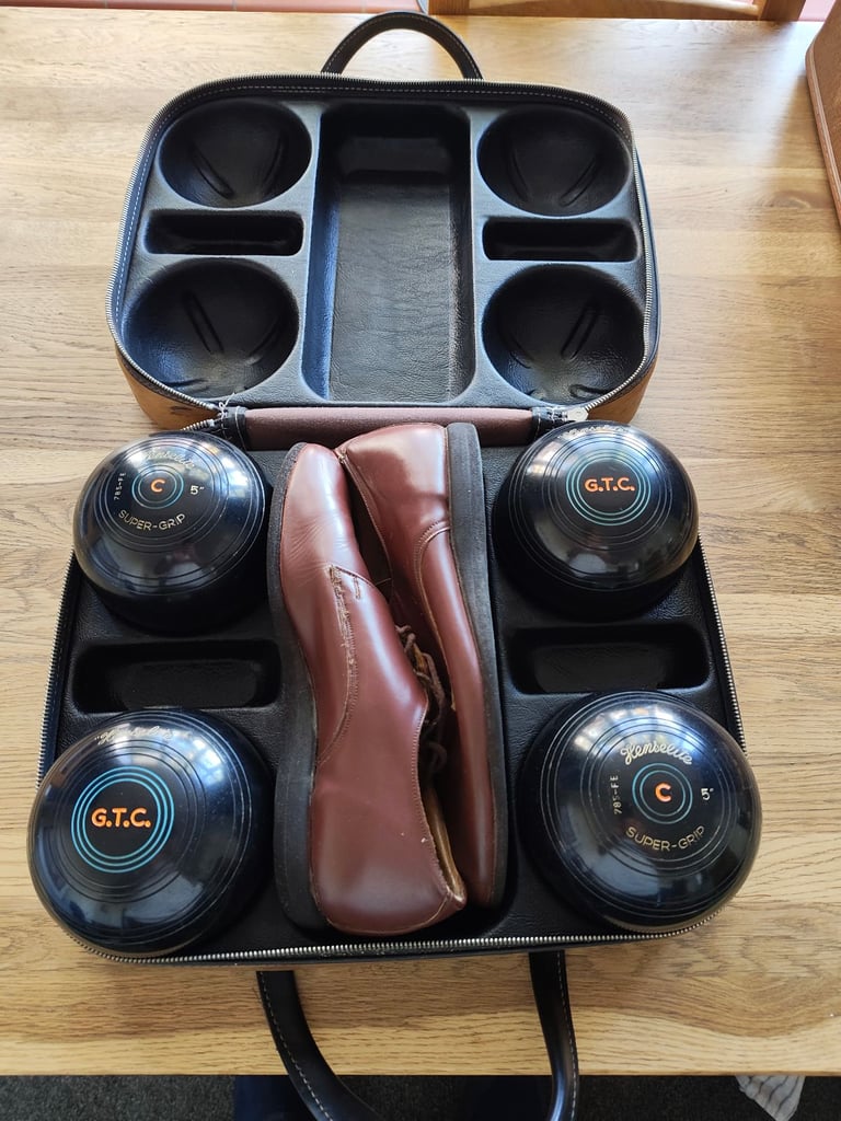 Henselite lawn bowling bowls with case and Scorpion Shoes