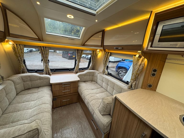 ⭐️ 2017/18 LUNAR CLUBMAN SB ⭐️ 4 BERTH TOURING CARAVAN ⭐️ FULLY SERVICED ⭐️