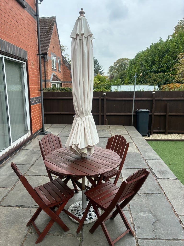 Garden Table,Parosol & Chairs
