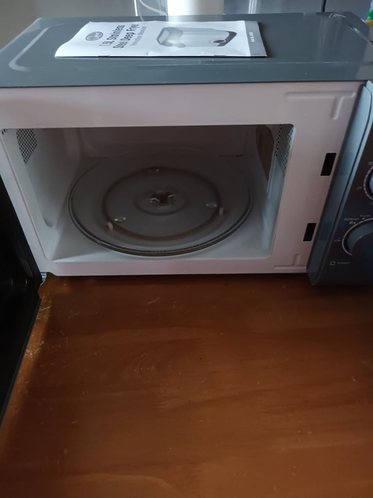 MICROWAVE OVEN PLUS KETTLE & TOASTER 
